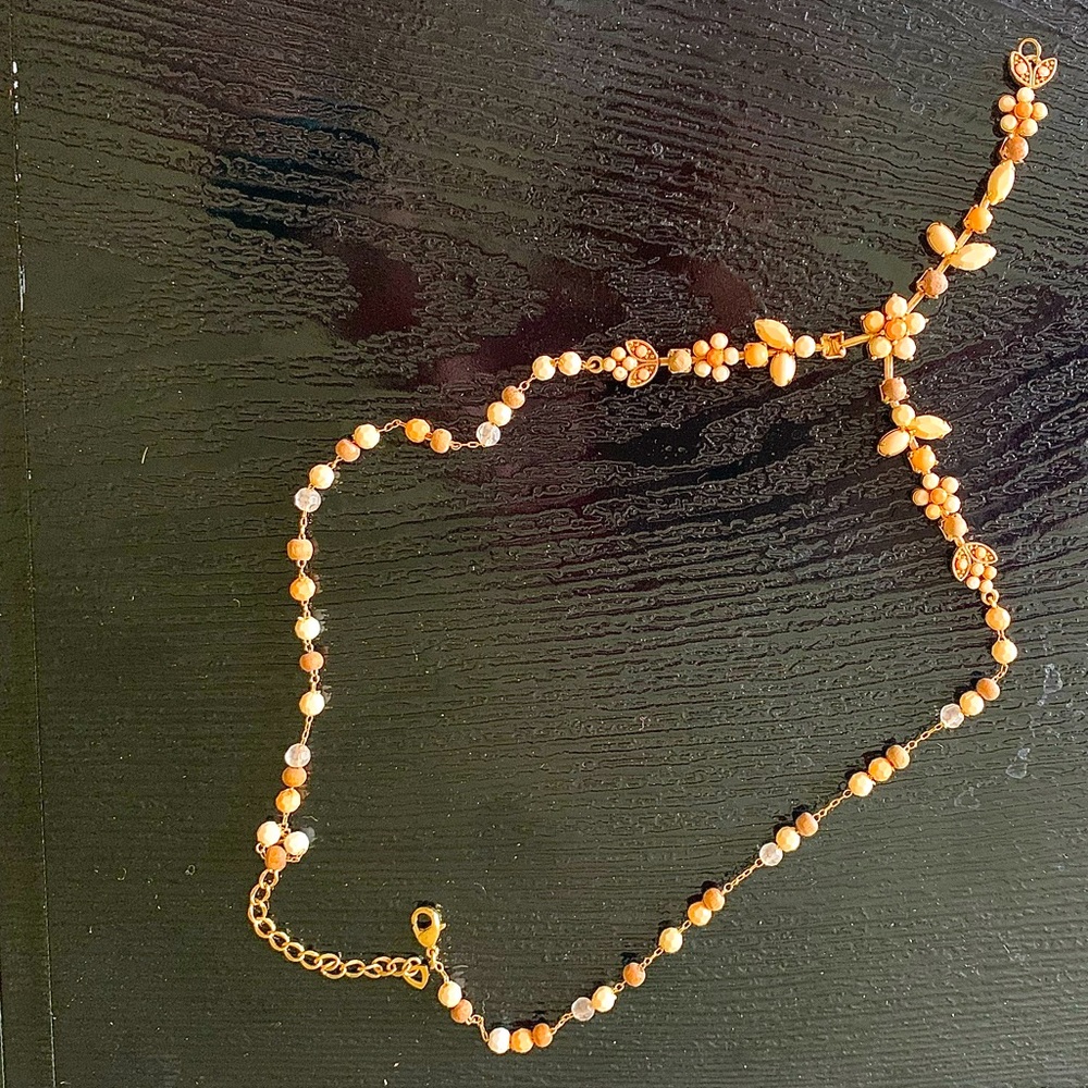 Necklace with natural color beads.